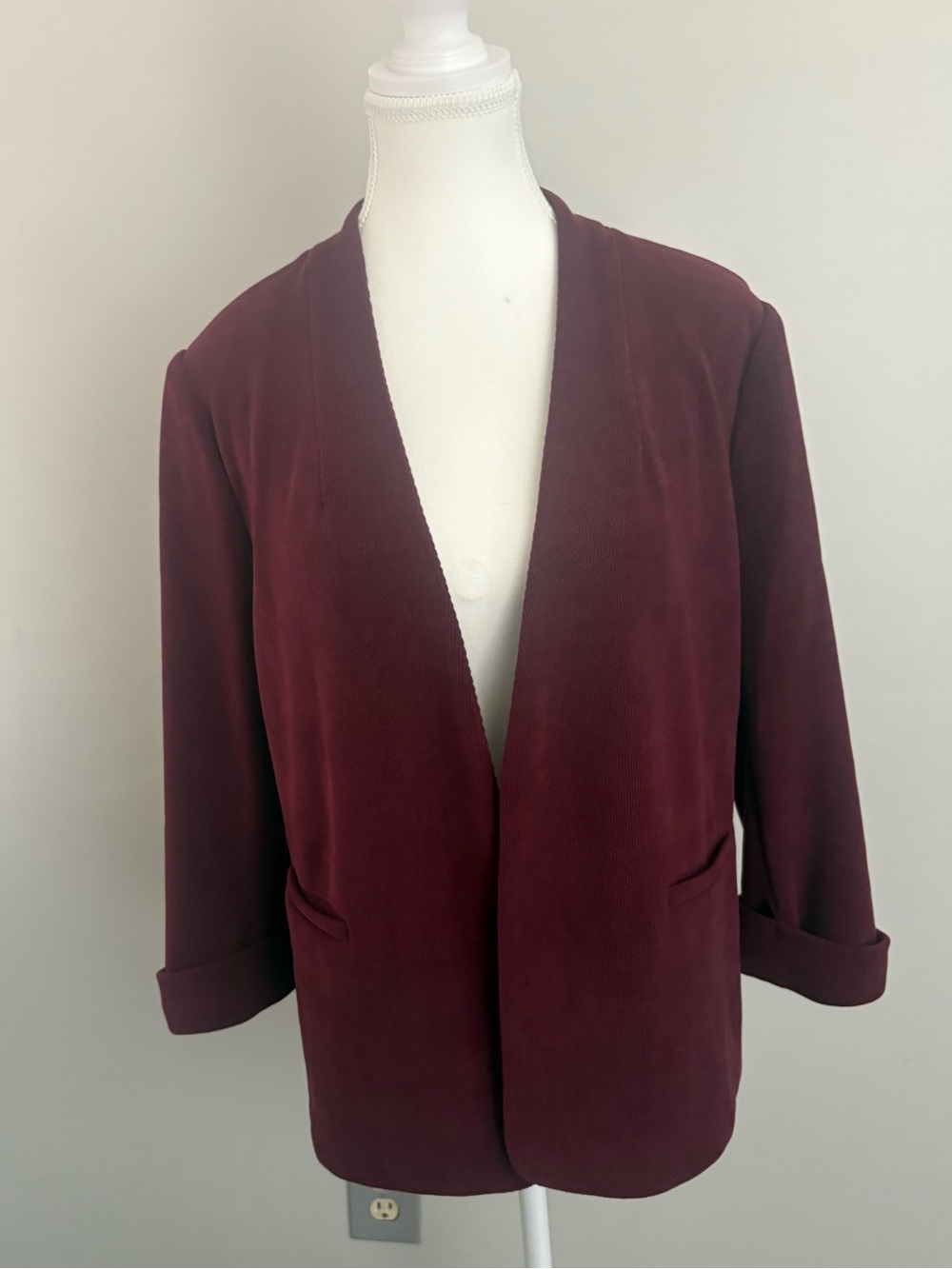 Skies Are Blue Burgundy Open-Front Collarless Blazer